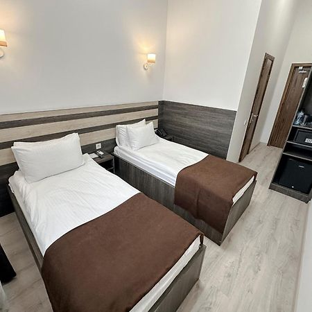 Hotel Infinity Plaza Block 1 à Atyraū Extérieur photo