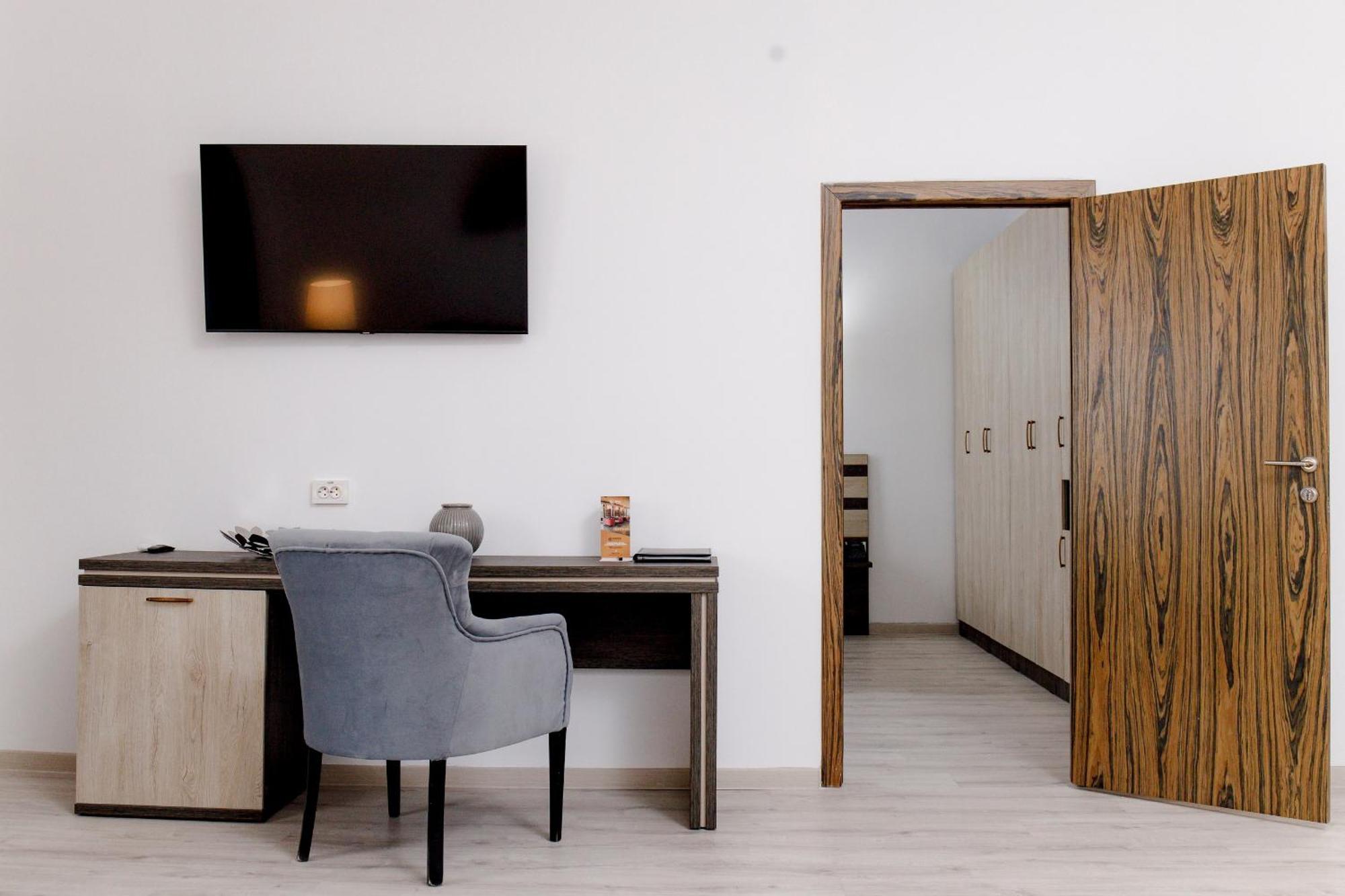 Hotel Infinity Plaza Block 1 à Atyraū Extérieur photo