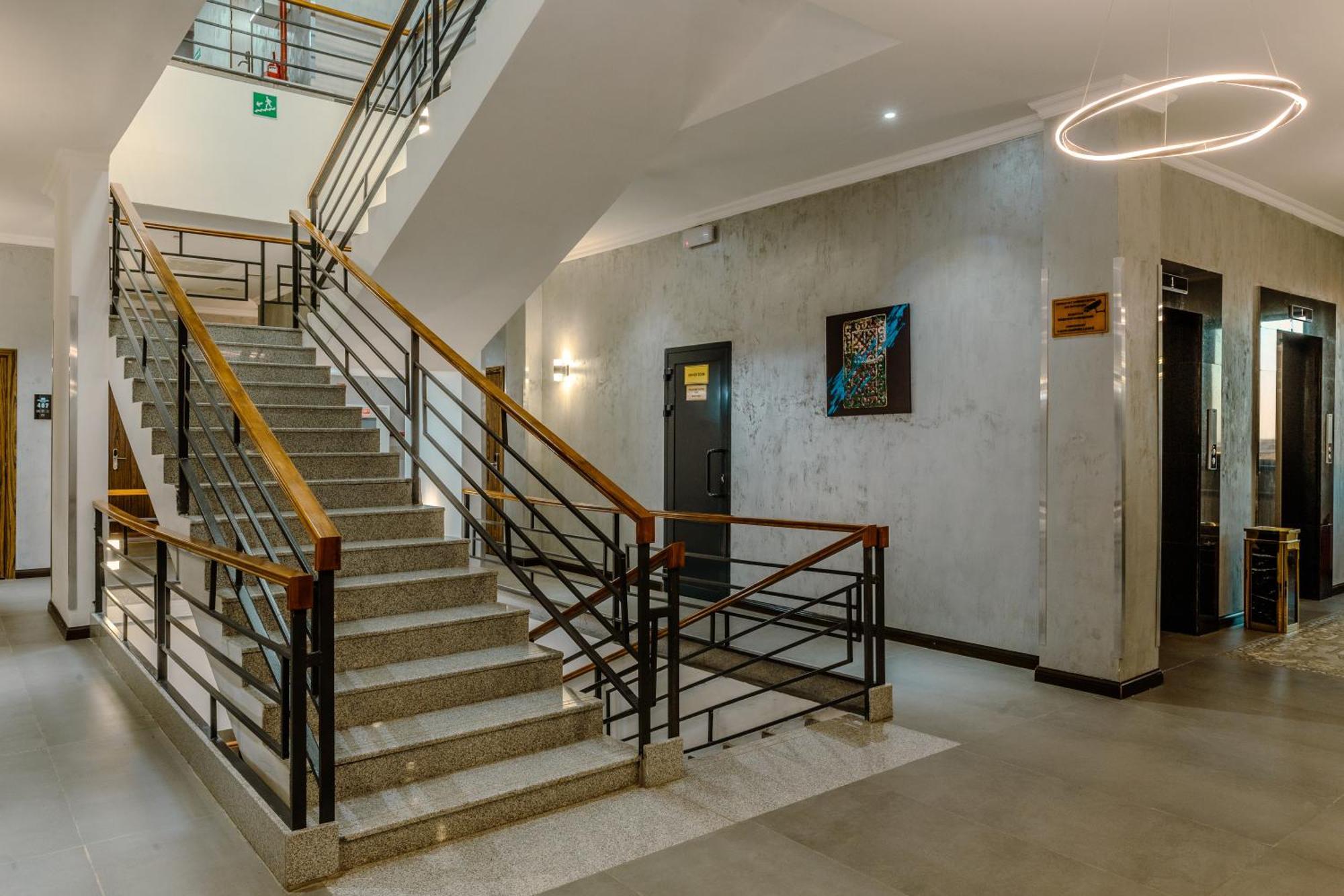 Hotel Infinity Plaza Block 1 à Atyraū Extérieur photo